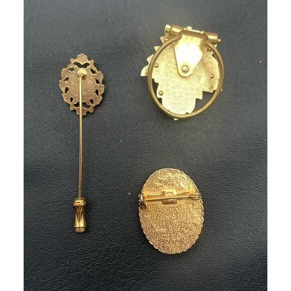Vintage Gold Tone Cameo Stick Pin, Brooch, & Scarf Clip Set Lot - Picture 3 of 4